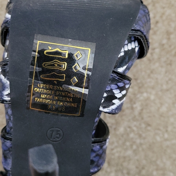 Blue Snakeskin heels - Picture 2 of 3